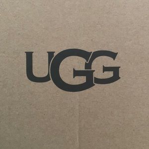 UGG BAILEY BUTTON